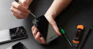 Read more about the article iPhone 13 Mini screen replacement cost in India